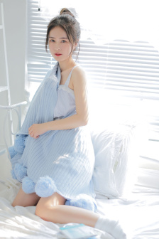 玩弄未发育的小馒头缝